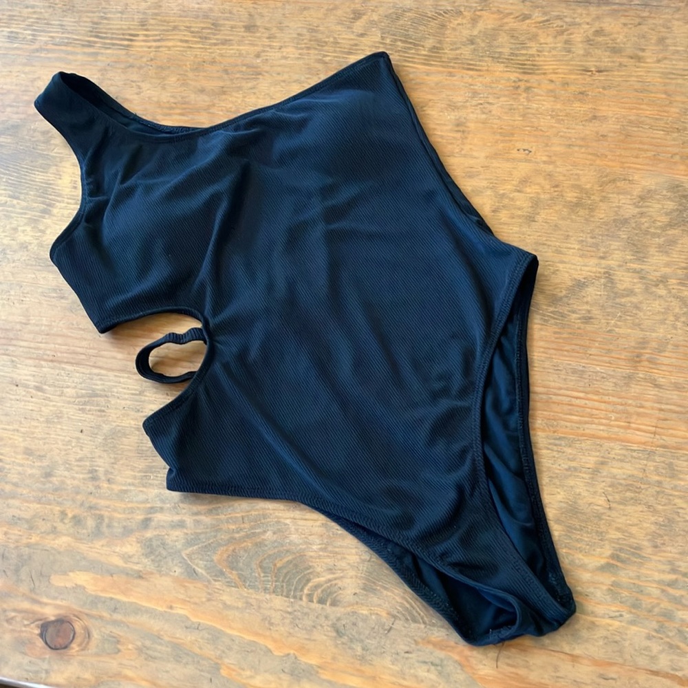refuge Black One-Shoulder Cutout One-Piece Swimsuit